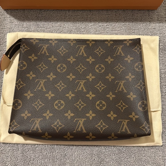 Louis Vuitton M47542 Toiletry Pouch 26 NWB - Picture 5 of 13